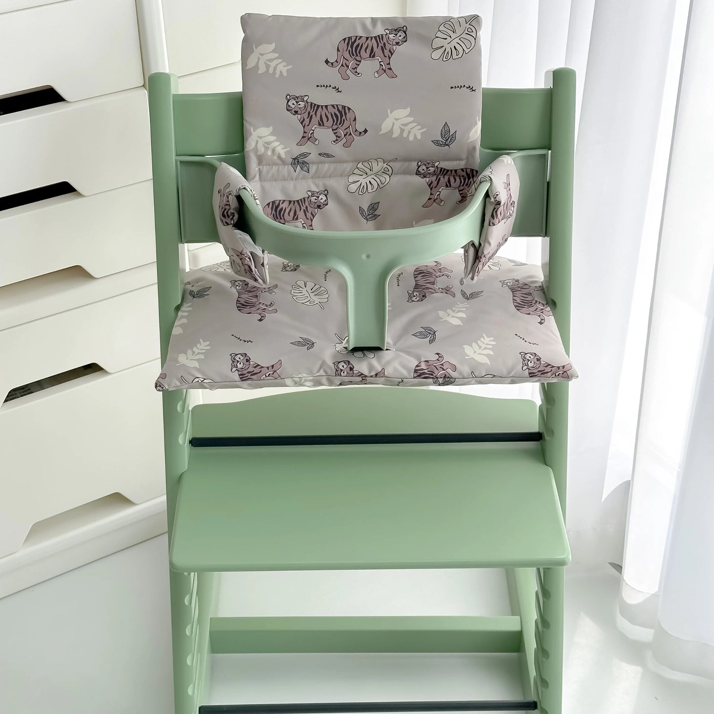 Coussin chaise haute dessins animés pour bébé