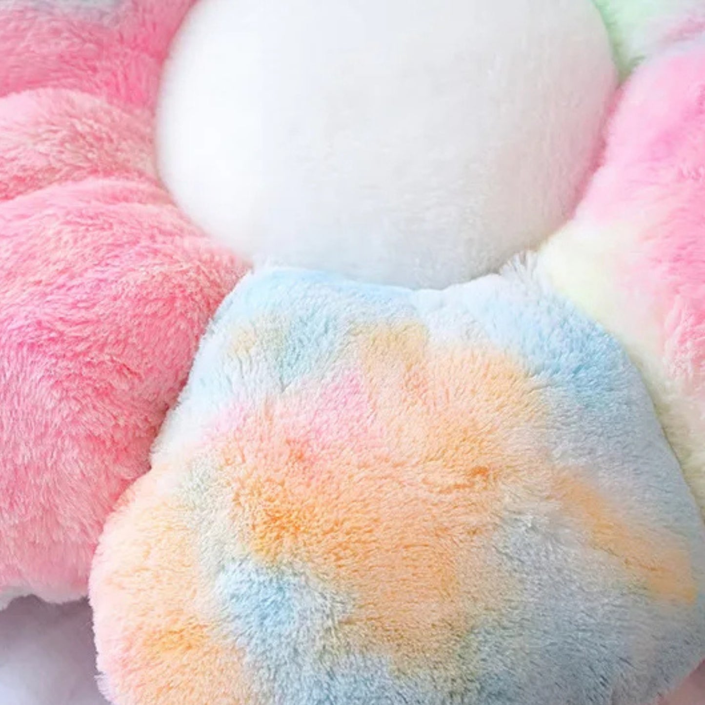 Coussin fleur en fourrure