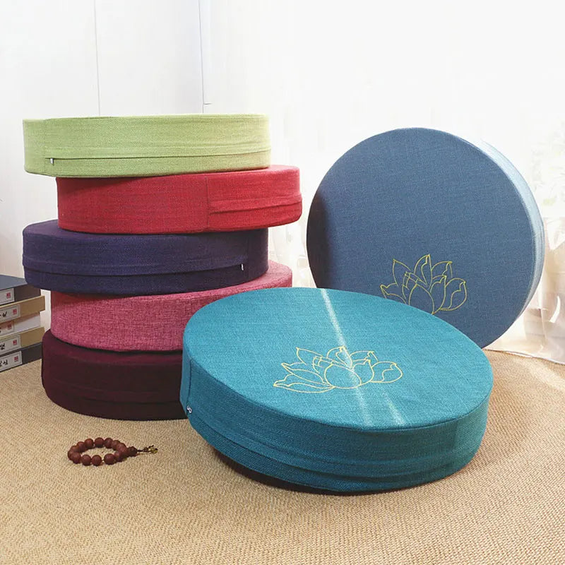 Coussin de méditation de yoga avec fleurs